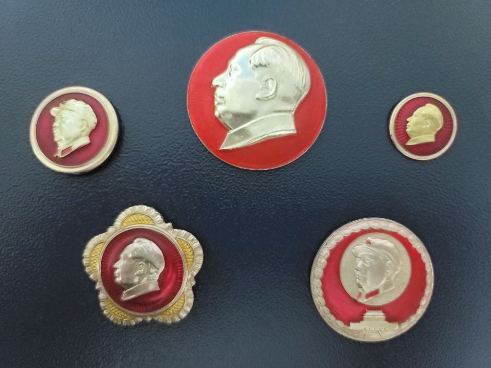 毛主席像章展览- 工作快报- 江汉区档案馆