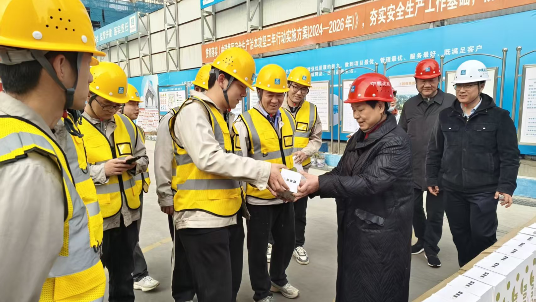 12.30元旦慰问暖寒冬 “安薪”关爱护权益2.png